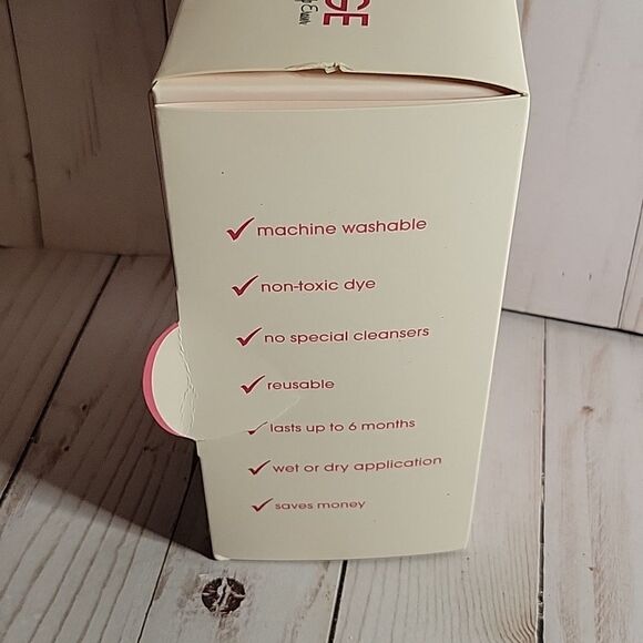 NWT Make Up Eraser The Washable Sponge - Picture 3 of 5